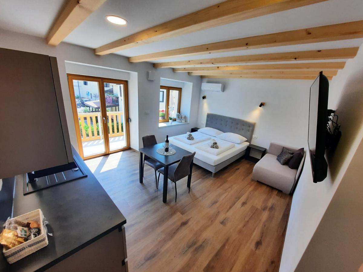 Apartments Hlapi With Spa Kobarid Exterior foto